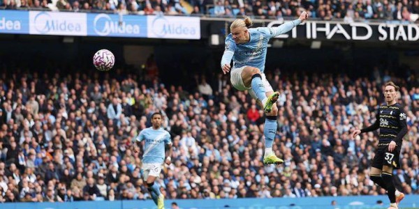 连续11场破门+刷爆英超神迹！哈兰德双响，曼城2-0埃弗顿追平枪手