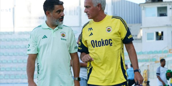 穆里尼奥不满土媒传达，欧冠报名倒计时10天，训练全遭替补